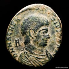 Monedas Imperio Romano: MAGNENCIO AE22, ARLES. 352 AD. VICTORIAE DD NN AVG ET CAE Є/IS/PAR