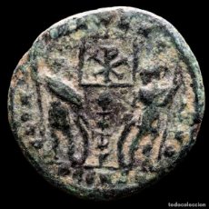 Monedas Imperio Romano: DELMACIO Æ 1/2 FOLLIS. GLOR-IA EXERC-ITVS CHI-RHO (☧) ARLES (6093)