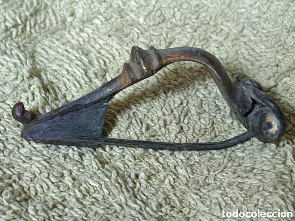 Monedas Imperio romano: Fibula de la &eacute;poca romana en bronce completa con aguja - Foto 2