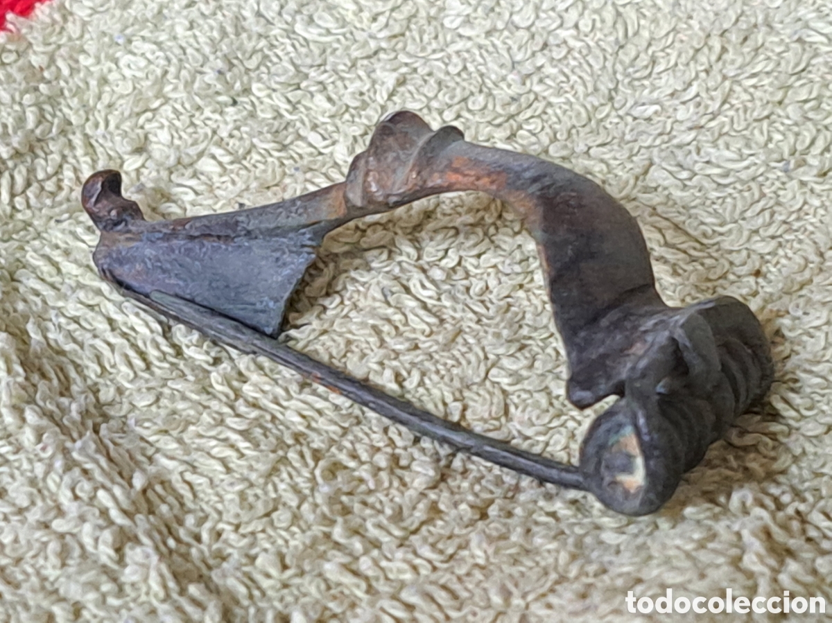 Monedas Imperio romano: Fibula de la &eacute;poca romana en bronce completa con aguja - Foto 1