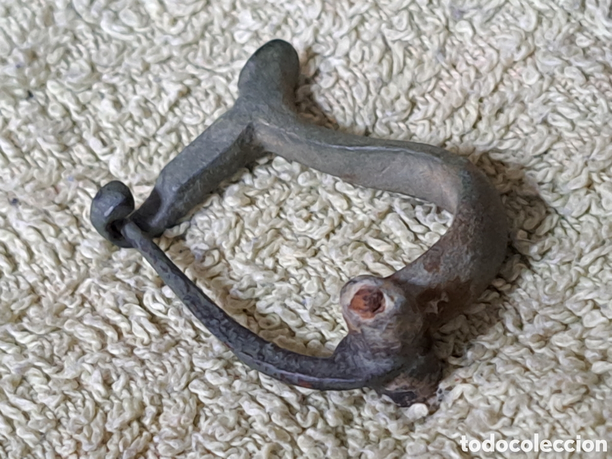Monedas Imperio romano: Fibula de la &eacute;poca romana en bronce completa con aguja - Foto 1