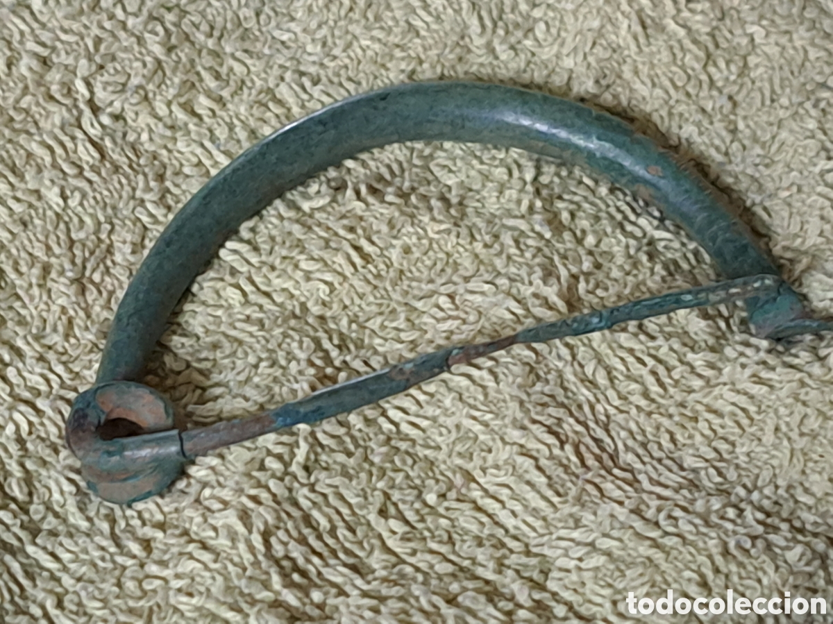 Monedas Imperio romano: Fibula de la &eacute;poca romana en bronce completa con aguja - Foto 1