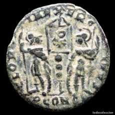 Monedas Imperio Romano: CONSTANTINO I - MEDIO FOLLIS GLORIA EXERCITVS - ☧ / PCONST ARLES.