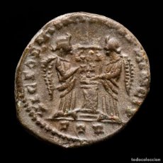Monedas Imperio Romano: CONSTANTINO I Æ FOLLIS BARBARO. VICTORIAE LAETAE PRINC PERP PTR