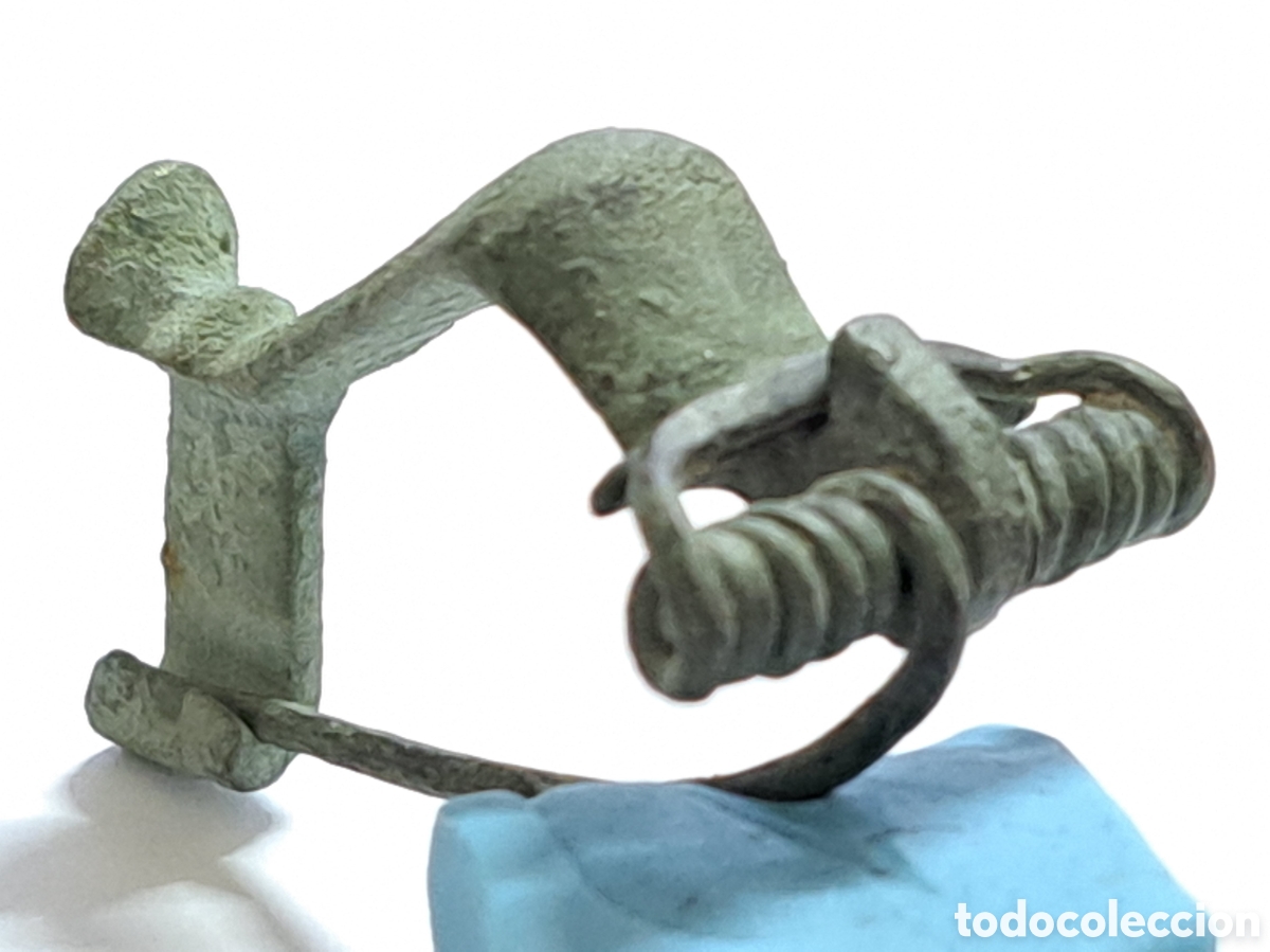Monedas Imperio romano: Fibula de la &eacute;poca romana en bronce completa con aguja - Foto 1