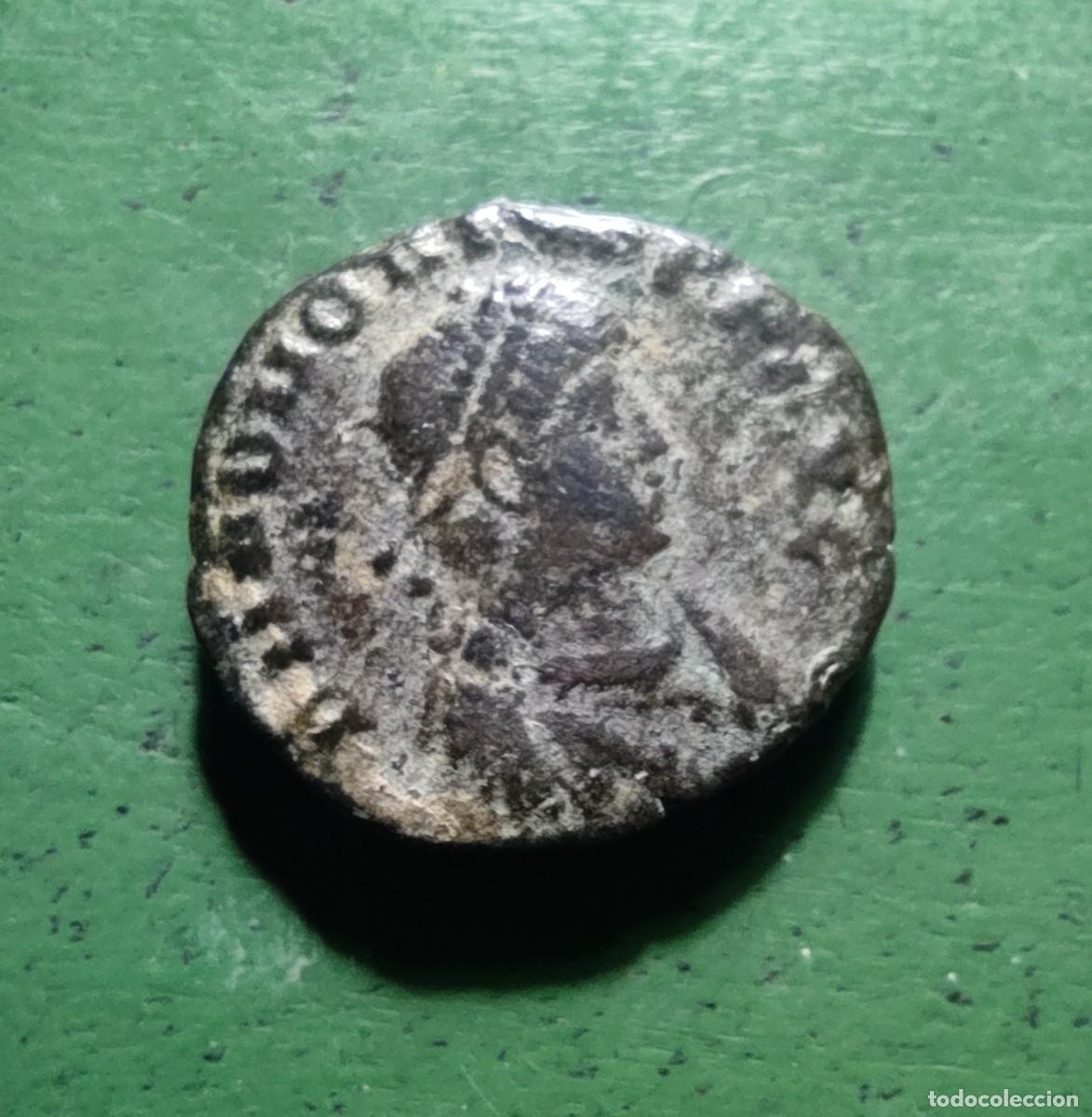 Monedas Imperio romano: Mayorina reducida de Honorio. Moneda romana. - Foto 1