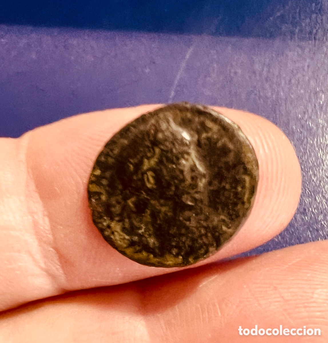 Monedas Imperio romano: AE4 de Constante bajo Imperio - Foto 1