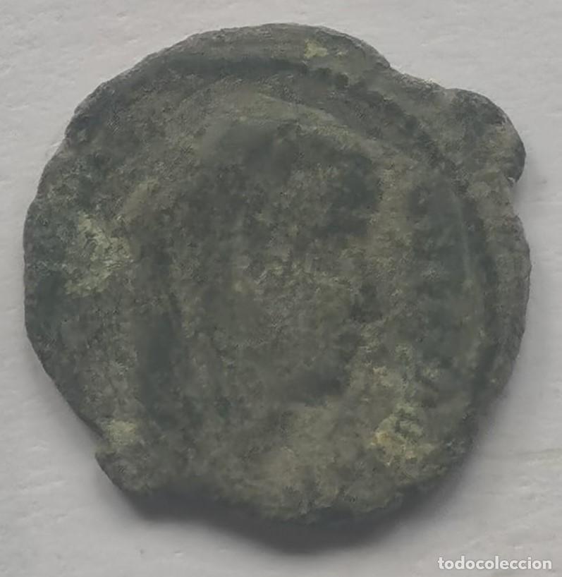 Monedas Imperio romano: AE4 p&oacute;stumo de Constantino I tipo cuadriga - Foto 1