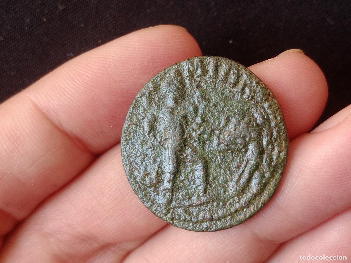 Monedas Imperio romano: Julia Domna. Raro bronce provincial - Foto 2