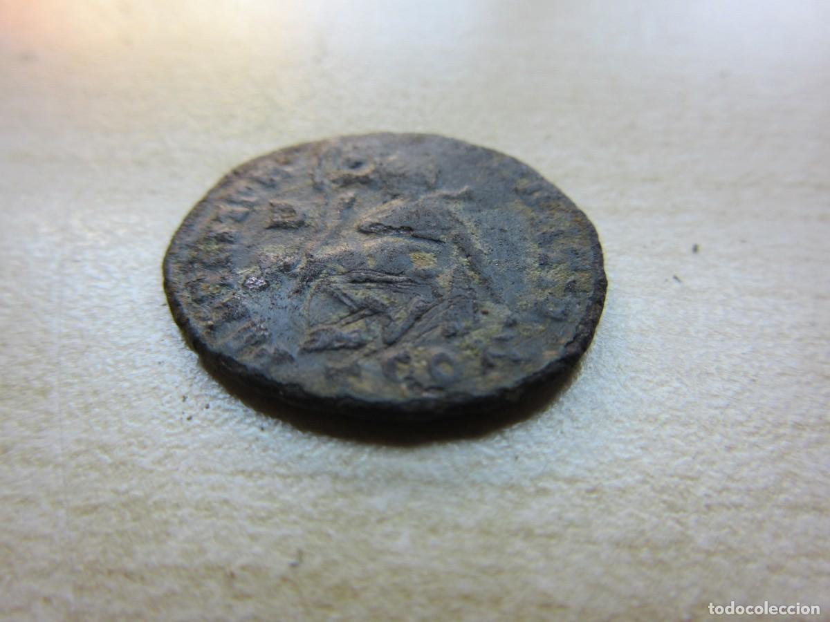 Monedas Imperio Romano: Medio Centenional de Constancio II 337-361 Reverso Emperador alanceando a un jinete ca&iacute;do Ceca Tcon