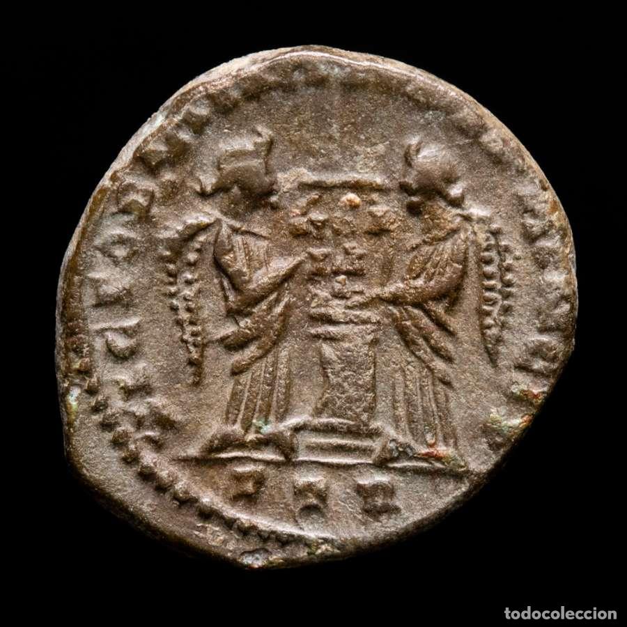 Monedas Imperio Romano: Constantino I &AElig; Follis barbaro. VICTORIAE LAETAE PRINC PERP PTR