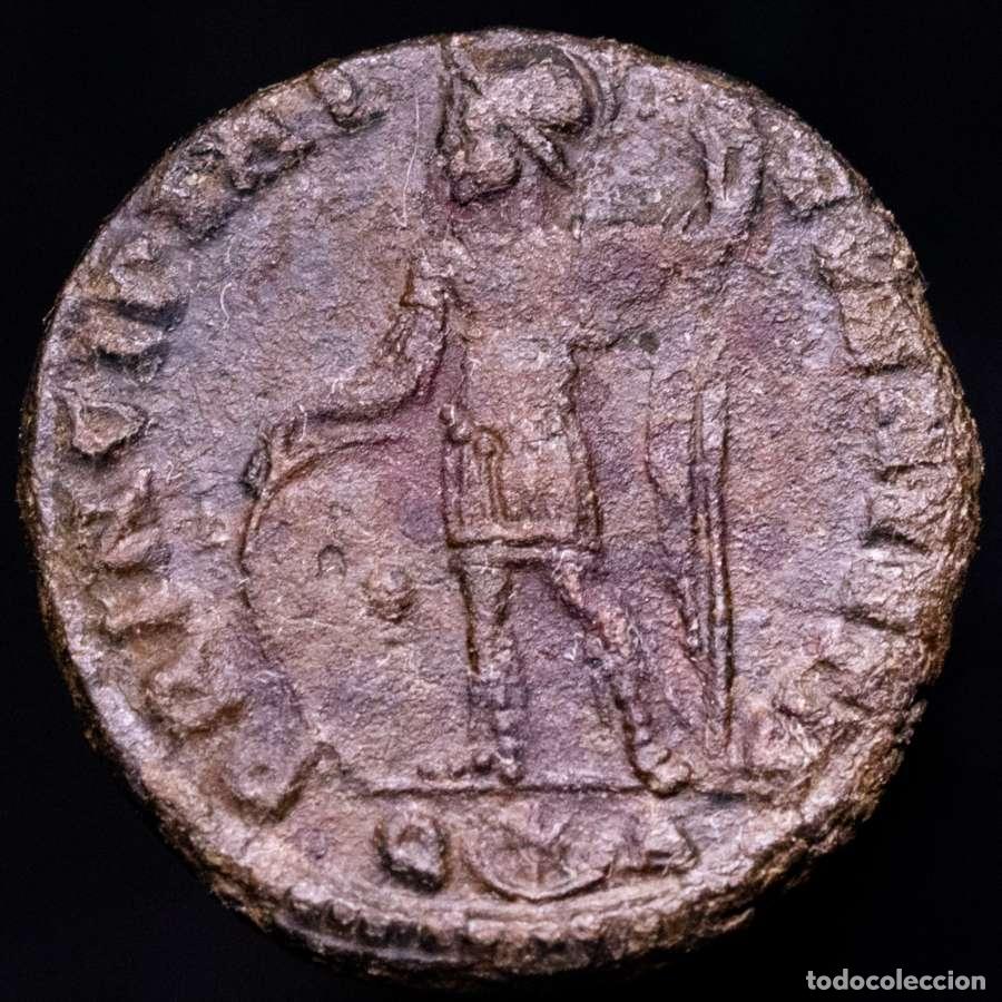 Monedas Imperio Romano: Crispo c&eacute;sar follis. Arles. PRINCIPIA IVVENTVTIS &middot; / Q⊎A. 318 d.C.