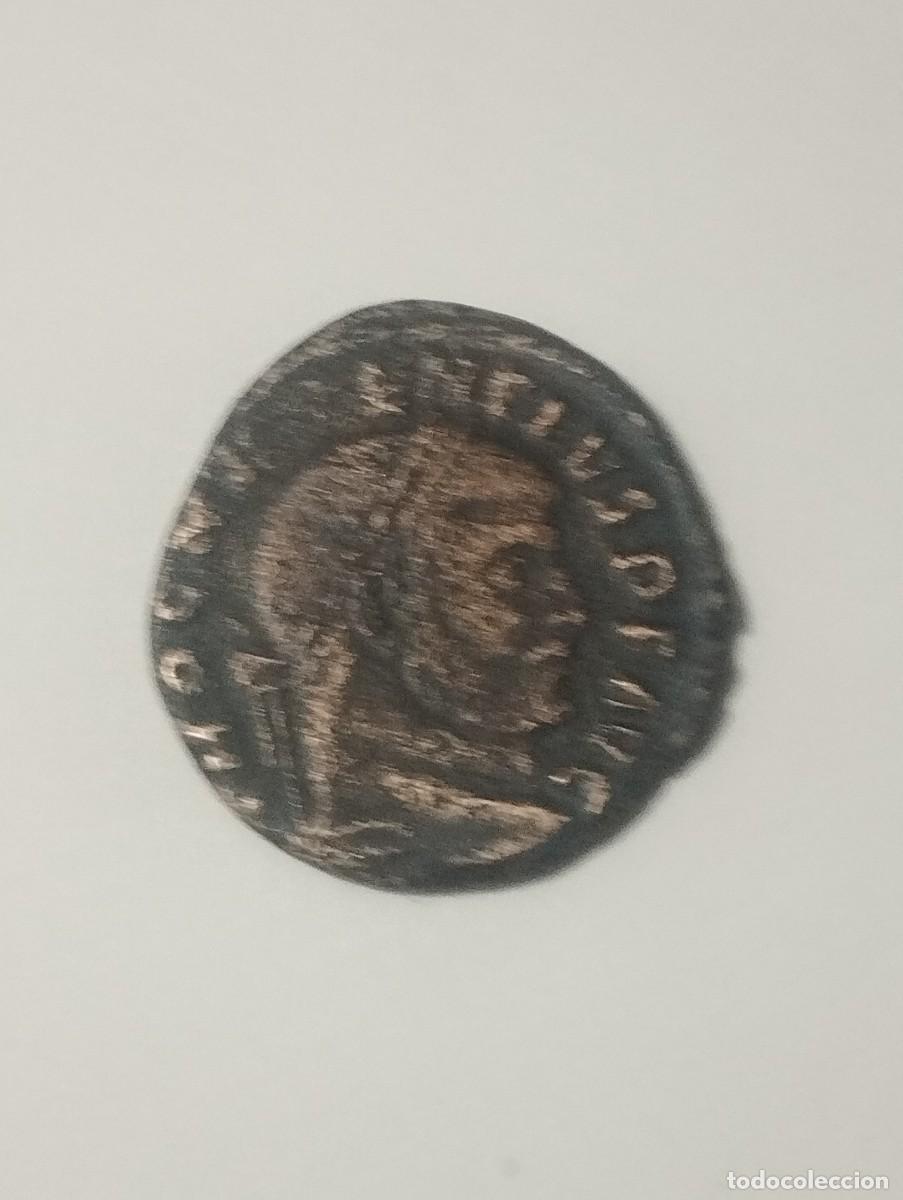 Monedas Imperio Romano: Moneda romana de MAJENCIO. Follis.