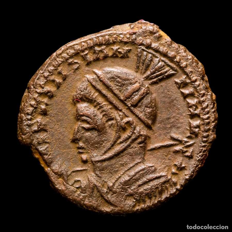 Monedas Imperio Romano: Constantino I &AElig; Follis estilo barbabro Londres, Dos Victorias (792)