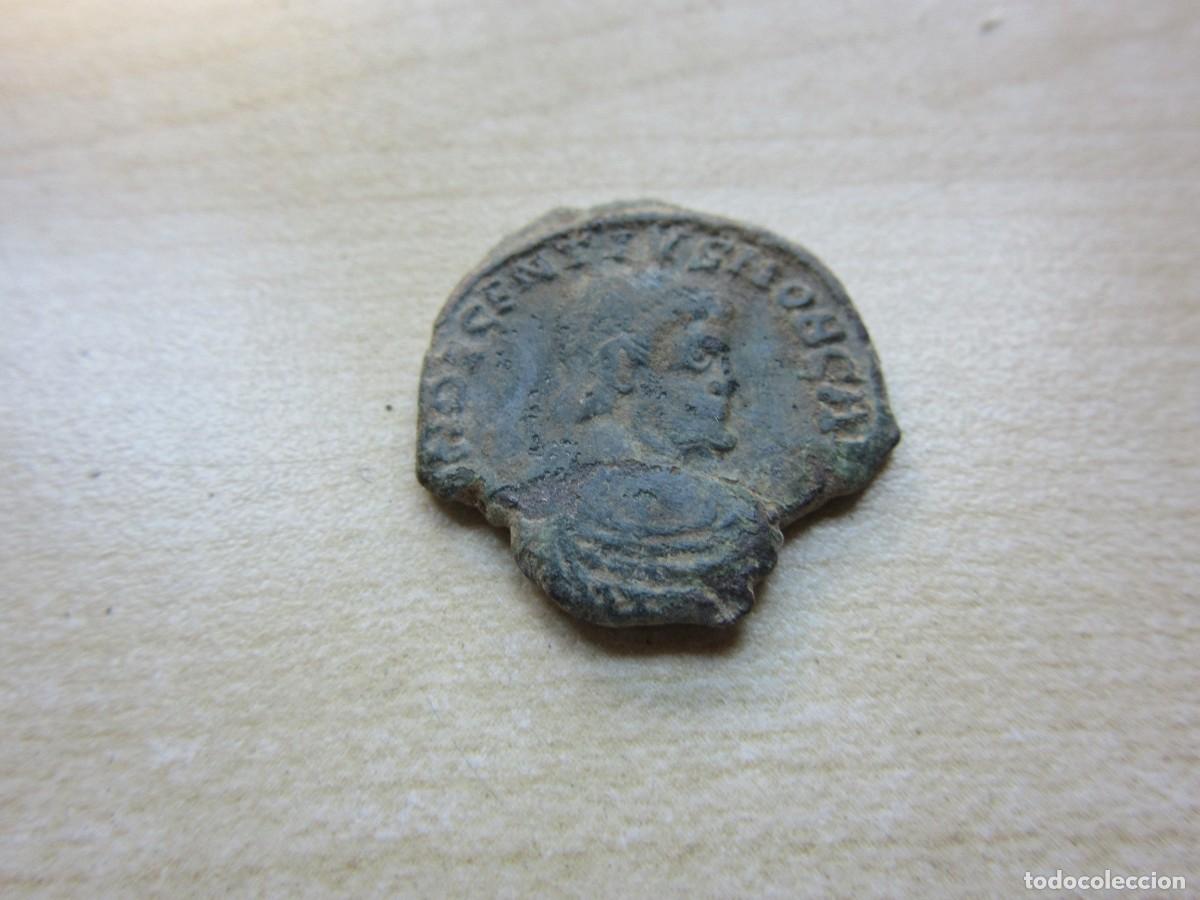 Monedas Imperio Romano: Centenional de Decencio c&eacute;sar 351-353 Reverso dos victorias Ceca RPLG
