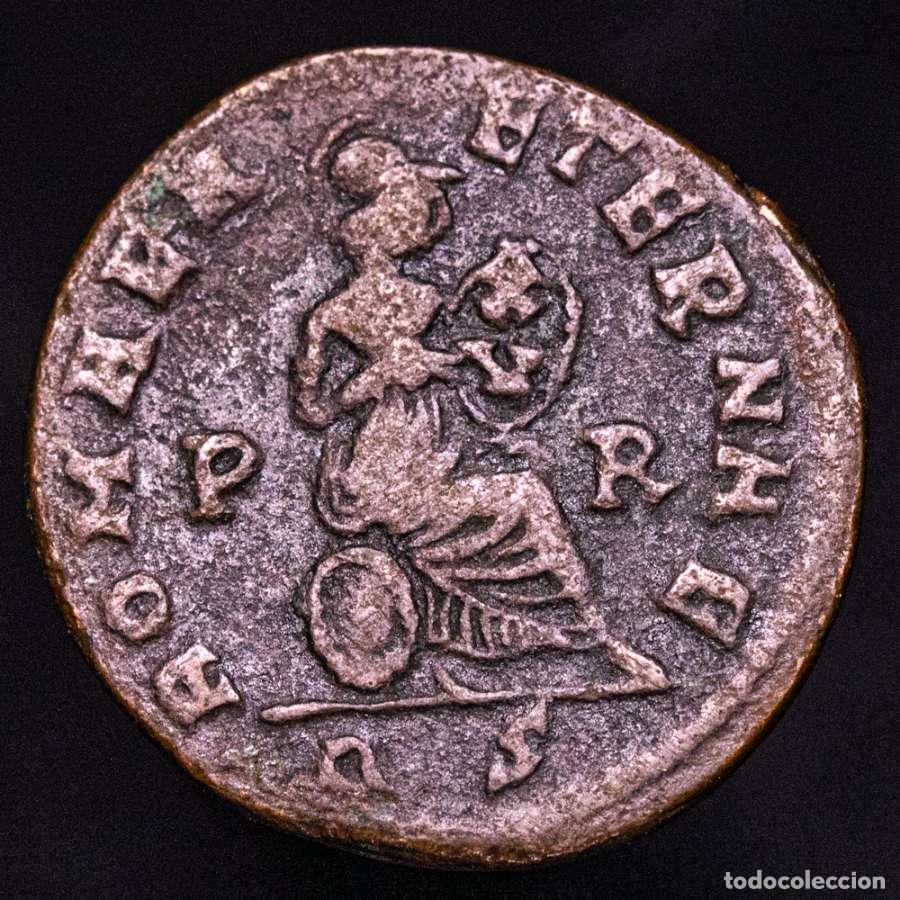 Monedas Imperio Romano: Constantino I - Follis de bronce. Roma. ROMAE AETERNAE P-R // RS