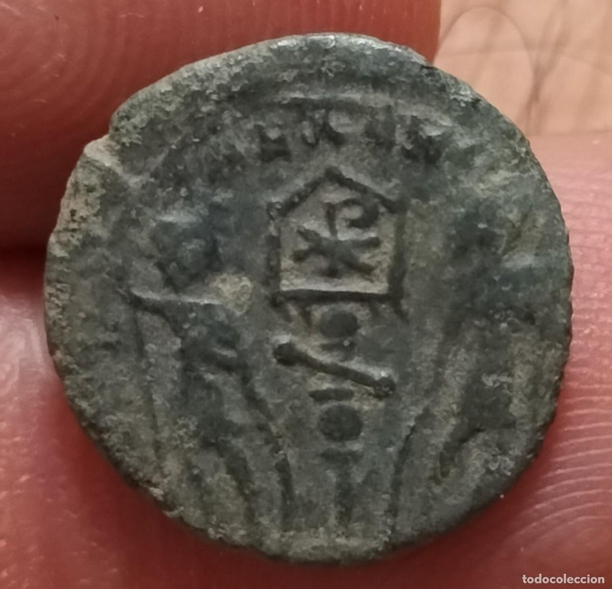 Monedas Imperio Romano: Primeras monedas con s&iacute;mbolo cristian&oacute; del Crismon( constancio ii 337-361 dC)