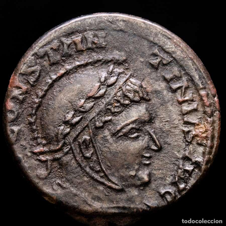 Monedas Imperio Romano: Constantino I, follis de estilo b&aacute;rbaro VICTORIAE LAETAE PRINC PERP
