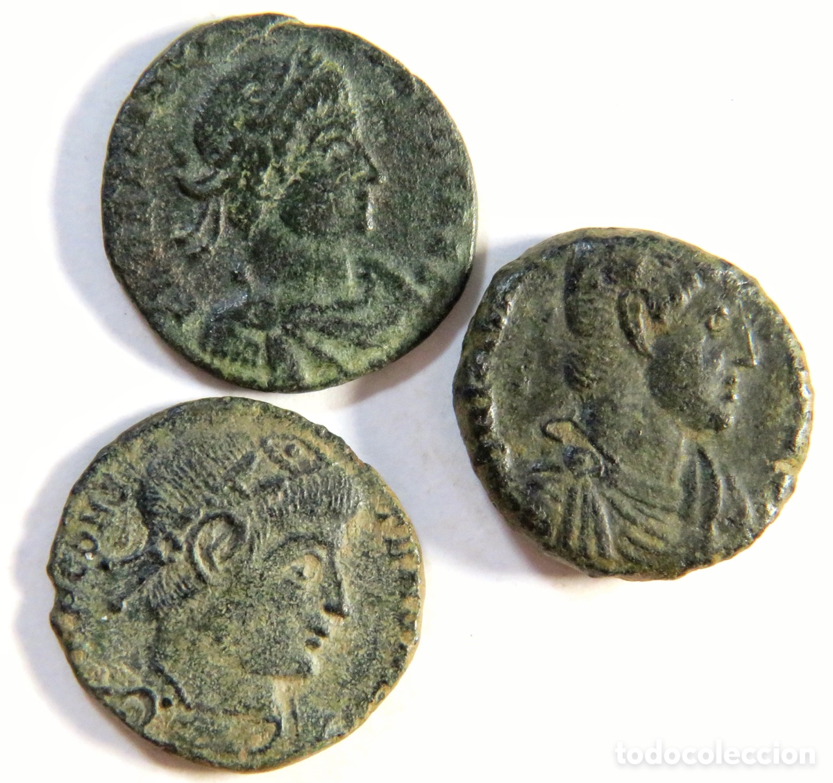 Monedas Imperio Romano: Lote de 3 Monedas Romanas Bajo Imperio &ndash; Soldado y Campamento &ndash; Constantino y Familia &ndash; Siglos IV-V