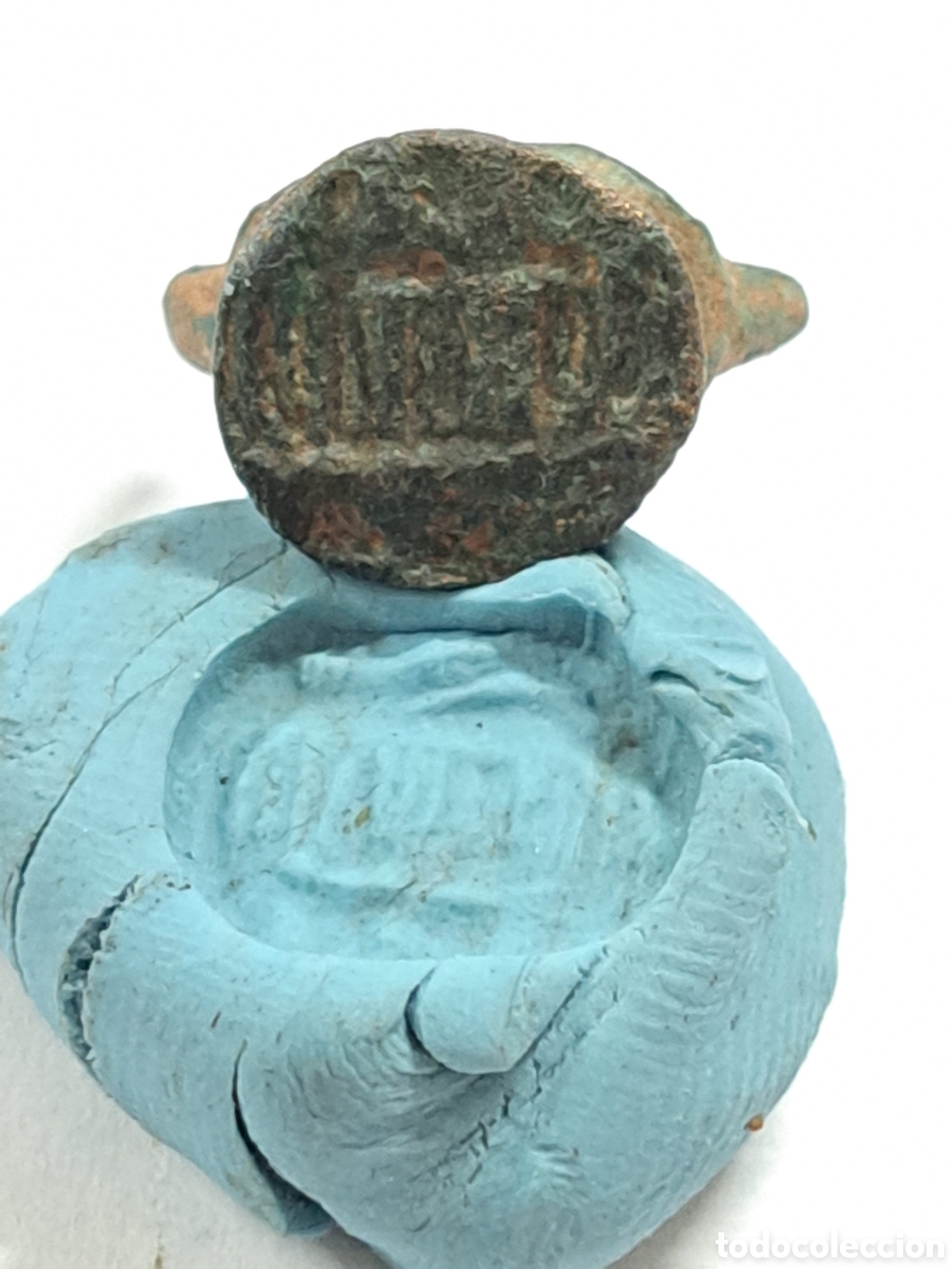 Monedas Imperio Romano: Anillo sello con inscripci&oacute;n de la &eacute;poca romana alrededor siglo IV