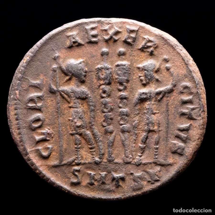 Monedas Imperio Romano: Constancio II, follis, bronce. Tesal&oacute;nica GLORIA EXERCITVS / SMTS&Gamma;.