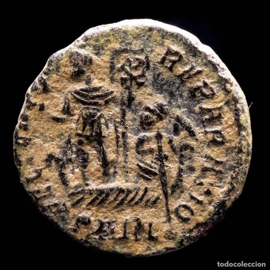 Monedas Imperio Romano: Constancio II, AE17. FEL TEMP REPARATIO. PARL. Emperador/galera