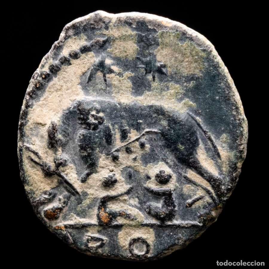 Monedas Imperio Romano: Constantino I &AElig; Follis. Roma VRBS ROMA / R&Omega;Q Romulo y Remo (4960)