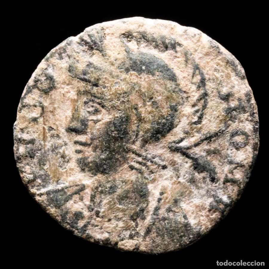 Monedas Imperio Romano: VRBS ROMA, Follis, Arles, SCONST ◡ Loba, Romulo y Remo (4961)