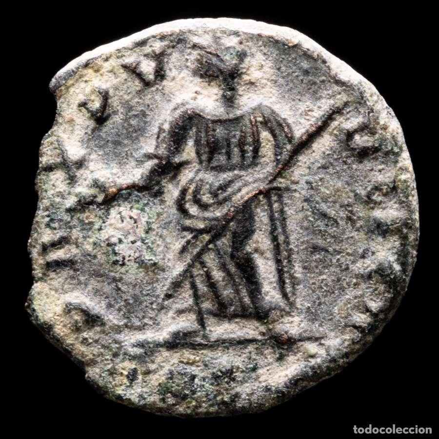 Monedas Imperio Romano: Helena, madre de Constantino Medio Follis PAX PVBLICA / TRS (4971)