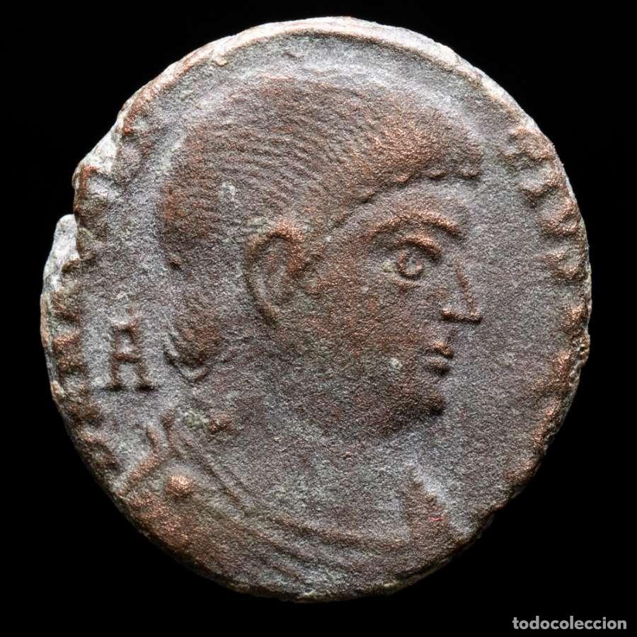 Monedas Imperio Romano: Magnencio (350-353) Maiorina. Arles. VOT V MVLT X - F / PAR (4646)