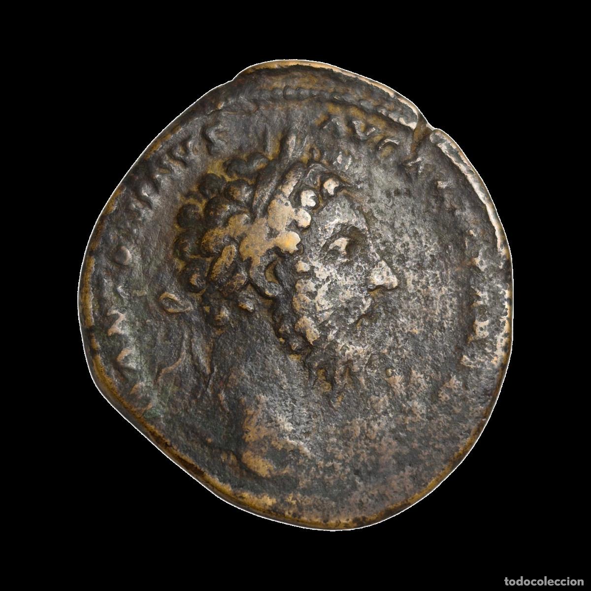 Monedas Imperio Romano: NT/ SESTERCIO MARCO AURELIO REV. VICTORIA ESTANTE (A952)