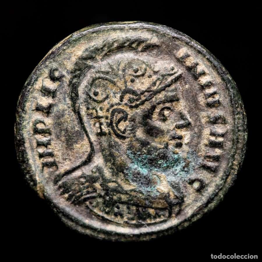 Monedas Imperio Romano: Licinio I con casco follis. Aquilea. S/F AQS. VIRTVS EXERCIT. Escasa