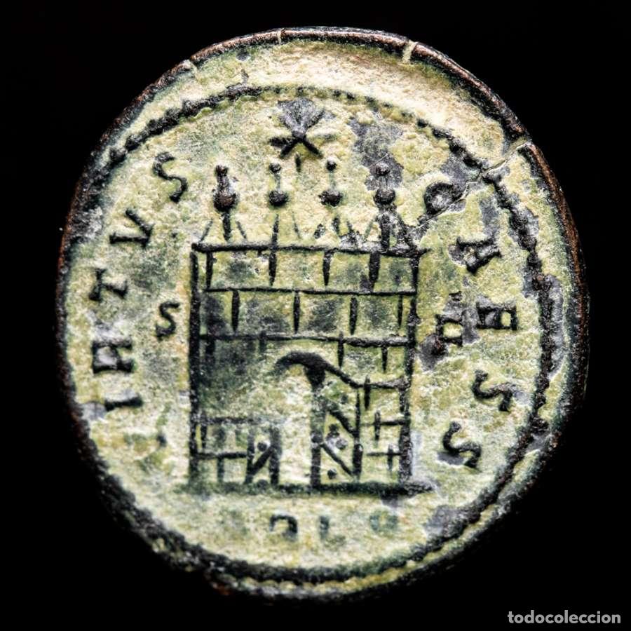 Monedas Imperio Romano: Constancio II follis. Arles.S/F ARLQ.VIRTVS CAESS. Puertas abiertas.