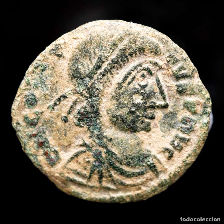 Monedas Imperio Romano: Constancio II AE16. Roma. RT. FEL TEMP REPARATIO. Top b&aacute;rbaro.