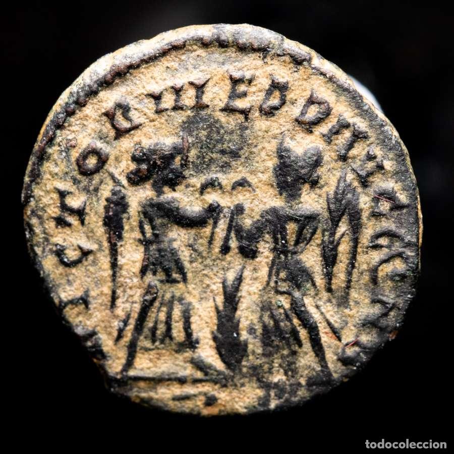 Monedas Imperio Romano: Constante AE15. Roma. VICTORIAE DD AVGG Q N RS palma. Victorias.