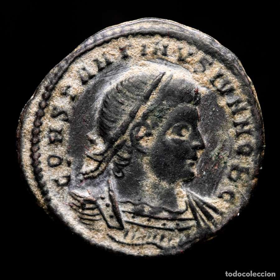 Monedas Imperio Romano: Constantino II como C&eacute;sar follis. Roma. GLORIA EXERCITVS // RFS.
