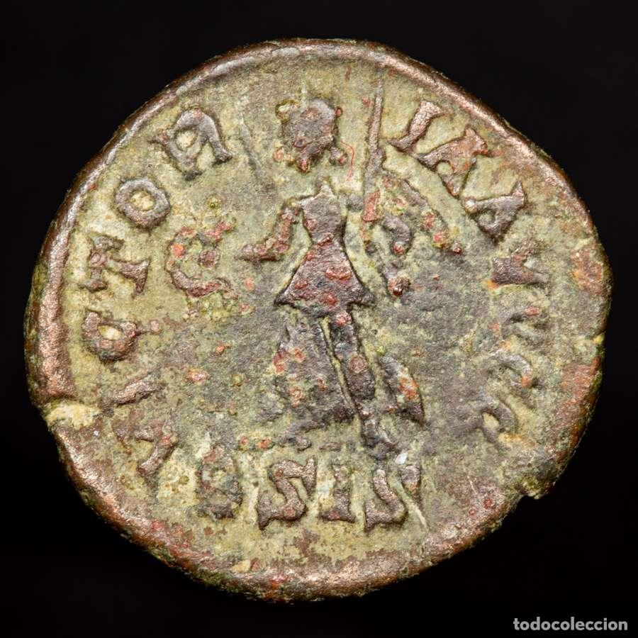 Monedas Imperio Romano: Valentiniano II (375-392 d.C.), nummus, Siscia VICTORIA AVGGG//BSIS.