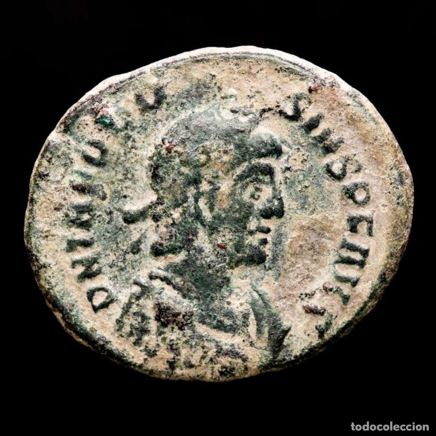 Monedas Imperio Romano: Interesante Theodosio AE24. Cyzico SMKB. VIRTVS EXERCIT cautivo