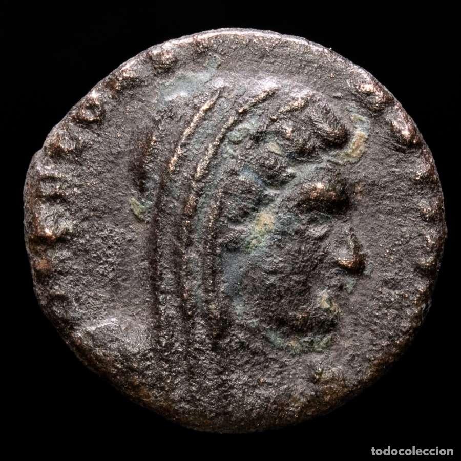 Monedas Imperio Romano: Follis Divo Constantino 337-340 dC Emperador en cuadriga, Lugdunum.