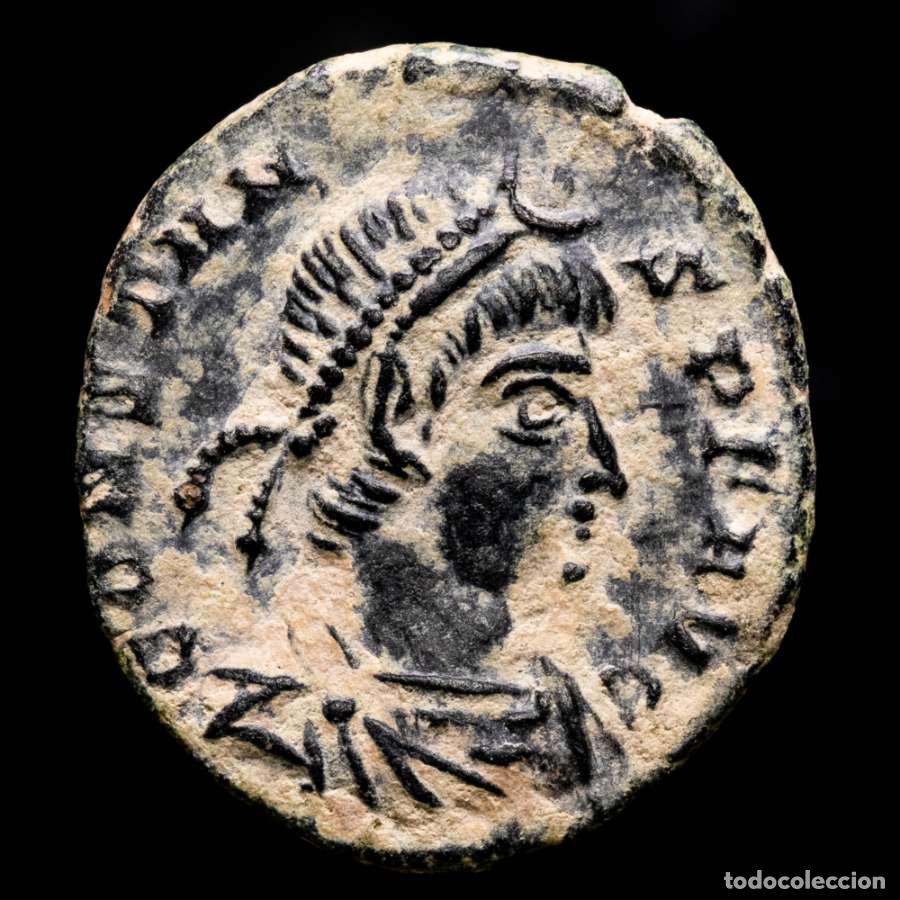 Monedas Imperio Romano: Constante - &AElig; Medio Follis. Trier D/TRP. Victorias. (3663)