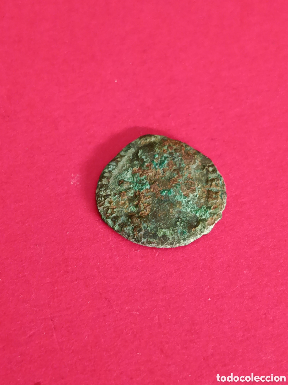 Monedas Imperio Romano: MONEDA ROMANA DEL BAJO IMPERIO. 1,44 GR. 1,4 CM.