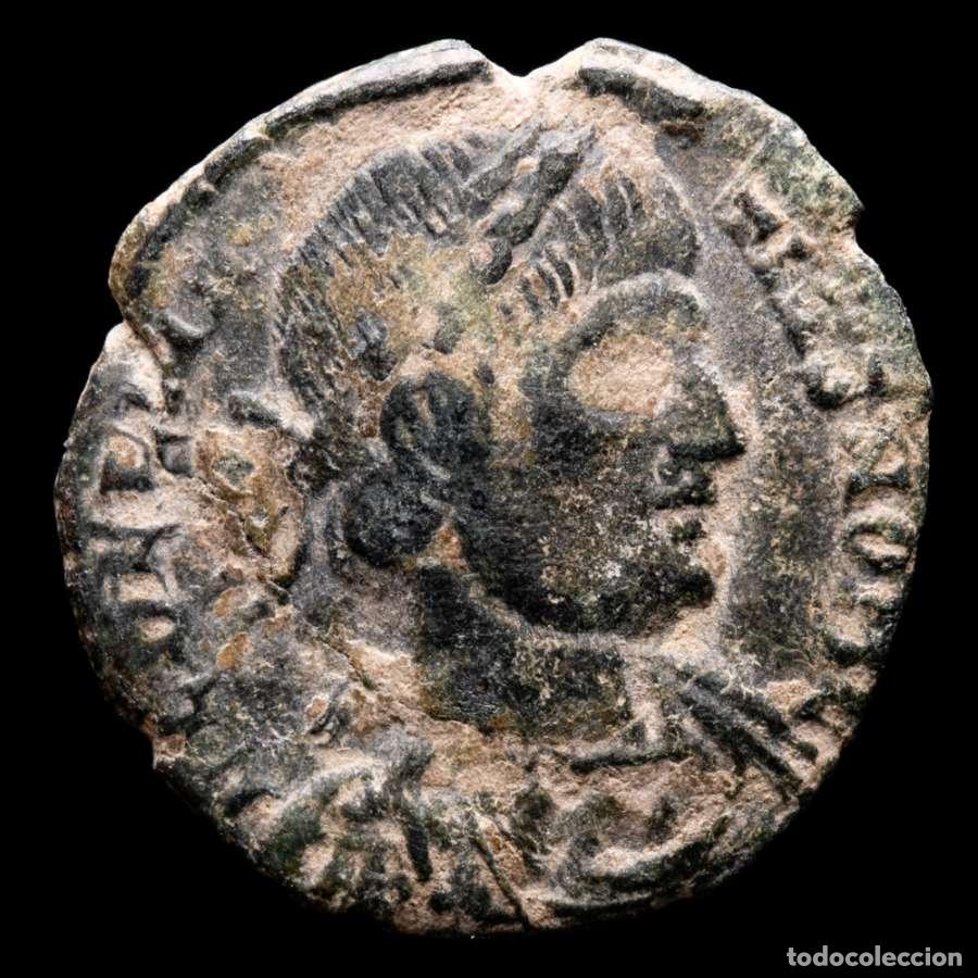 Moedas Imp&eacute;rio Romano: Delmacio &AElig; 1/2 Follis. GLOR-IA EXERC-ITVS Chi-Rho (☧) Arles (6089)