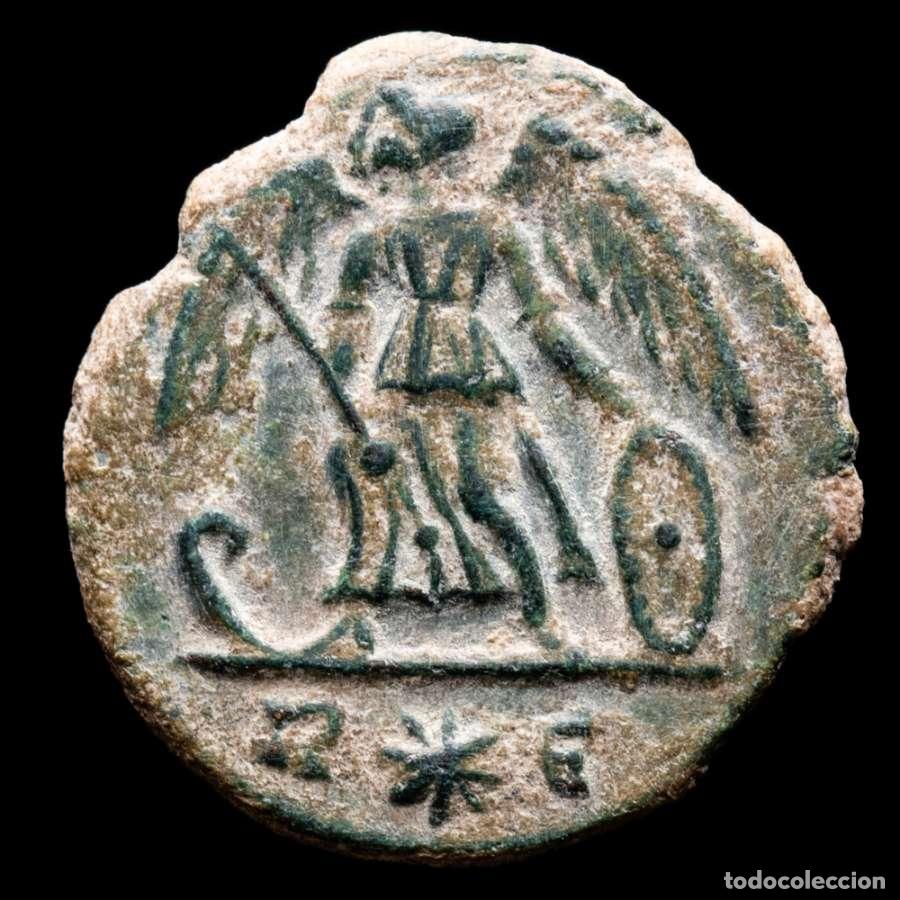 Moedas Imp&eacute;rio Romano: Constantinopolis, Follis, Roma R✩Є, Conmemorativa, Victoria (6114)