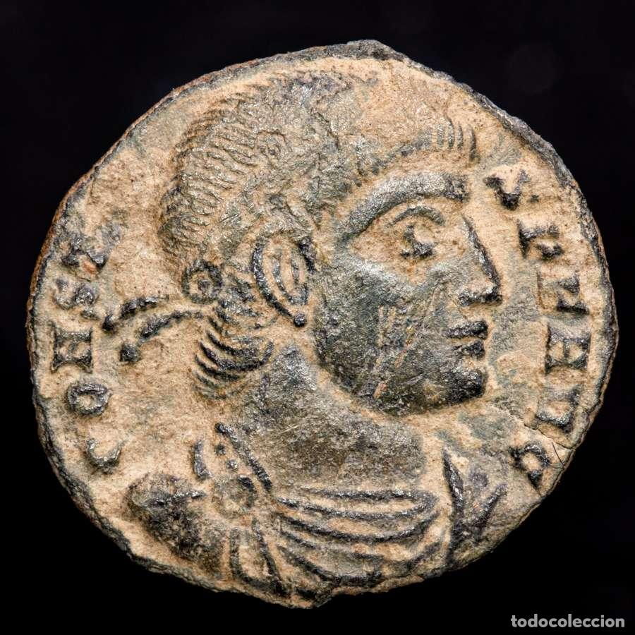 Monedas Imperio Romano: Constante (347-348) 1/2 Follis Siscia GLORIA EXERCITVS Un estandarte