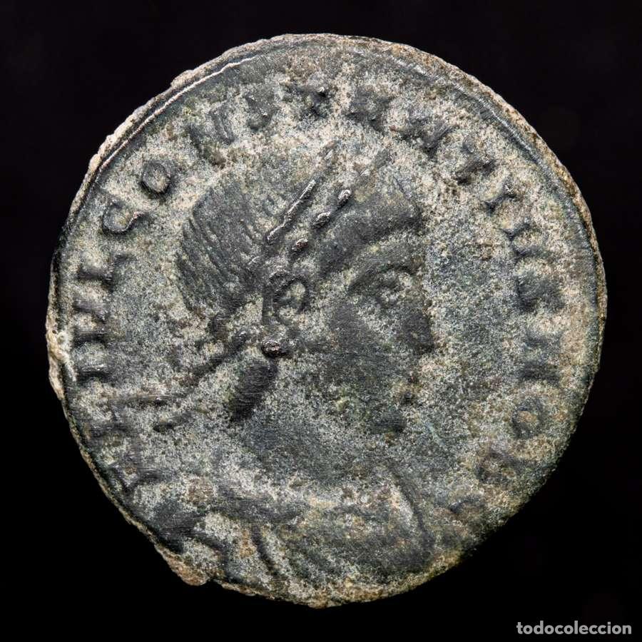 Monedas Imperio Romano: Constancio II (337-61) follis Constantinopla GLORIA EXERCITVS CONSE