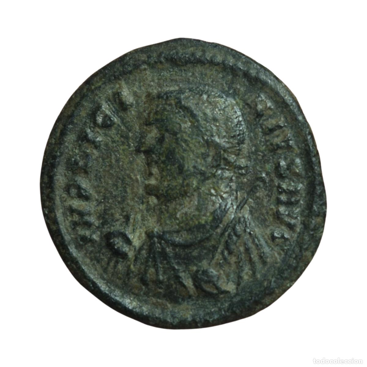 Monedas Imperio Romano: NT/ FOLLIS LICINIO I REV. PUERTA DE CAMPAMENTO (A1188)