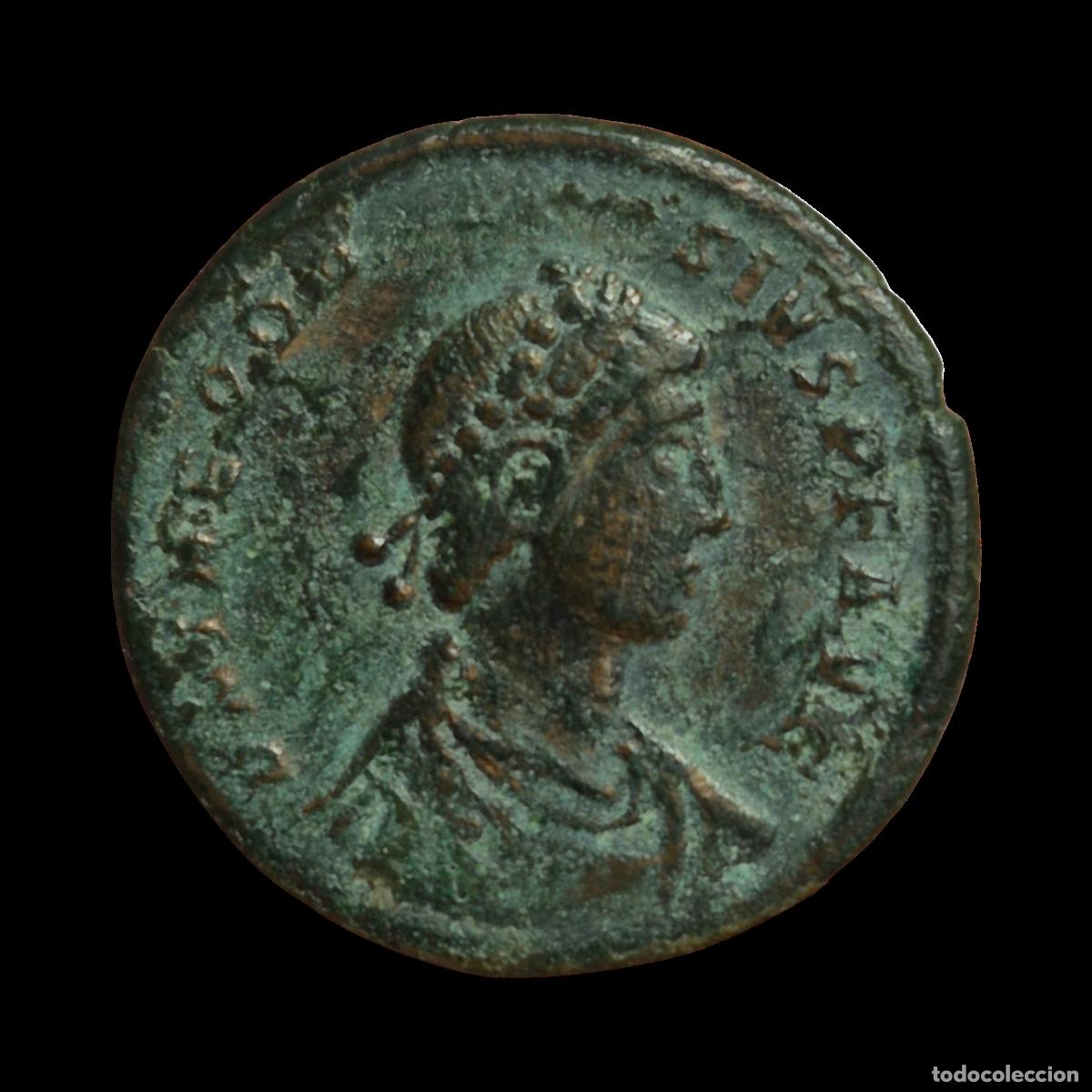 Monedas Imperio romano: NT/ MAIORINA TEODOSIO REV. EMPERADOR ESTANTE (A1017)