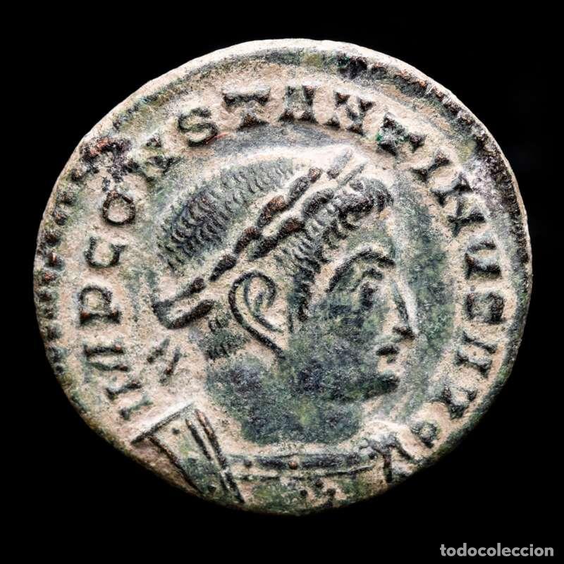 Monedas Imperio romano: Constantino I. Follis, ceca de Lugdunum SOLI INVICTO COMITI T/F. PLG