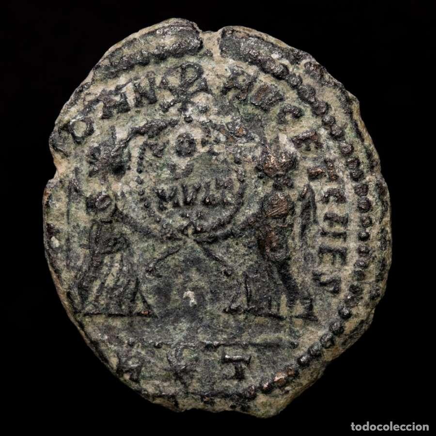 Monedas Imperio romano: Magnencio - &AElig; Maiorina VICT DD NN AVG ET CAES - ☧ / R☆T - Roma