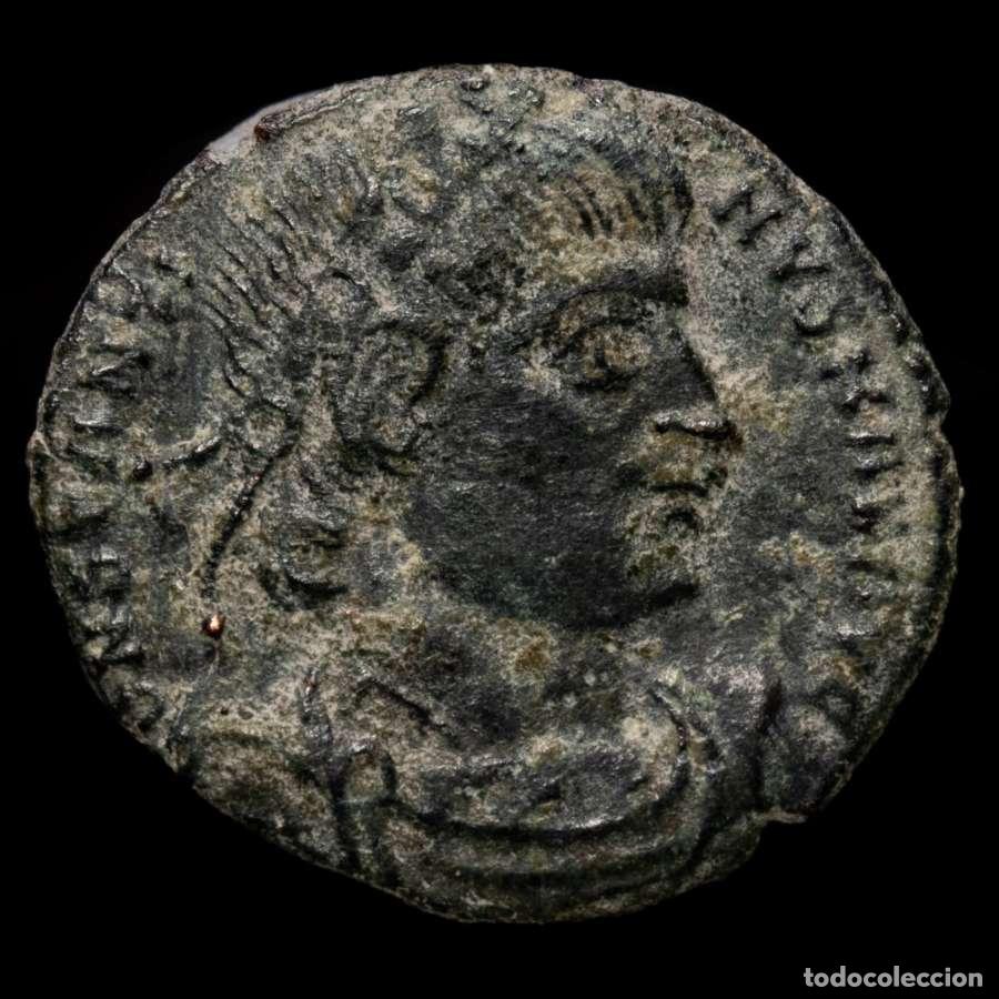 Monedas Imperio romano: Constantino I - Medio Follis GLORIA EXERCITVS - ☧ / PCONST Arles.